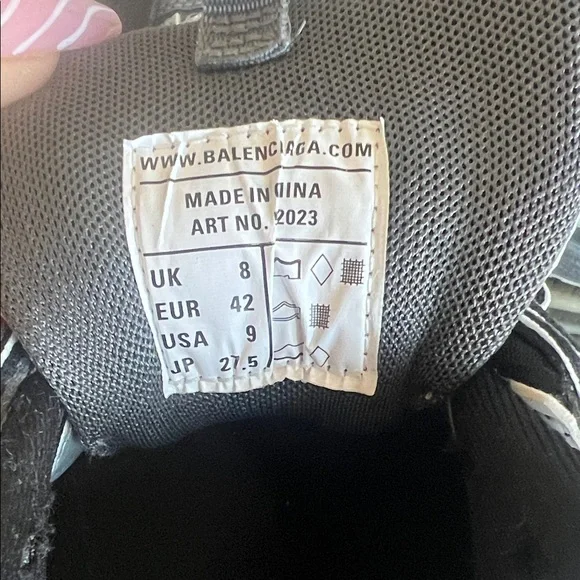 Balenciaga Men's Black and White Sneakers - Picture 9 of 9